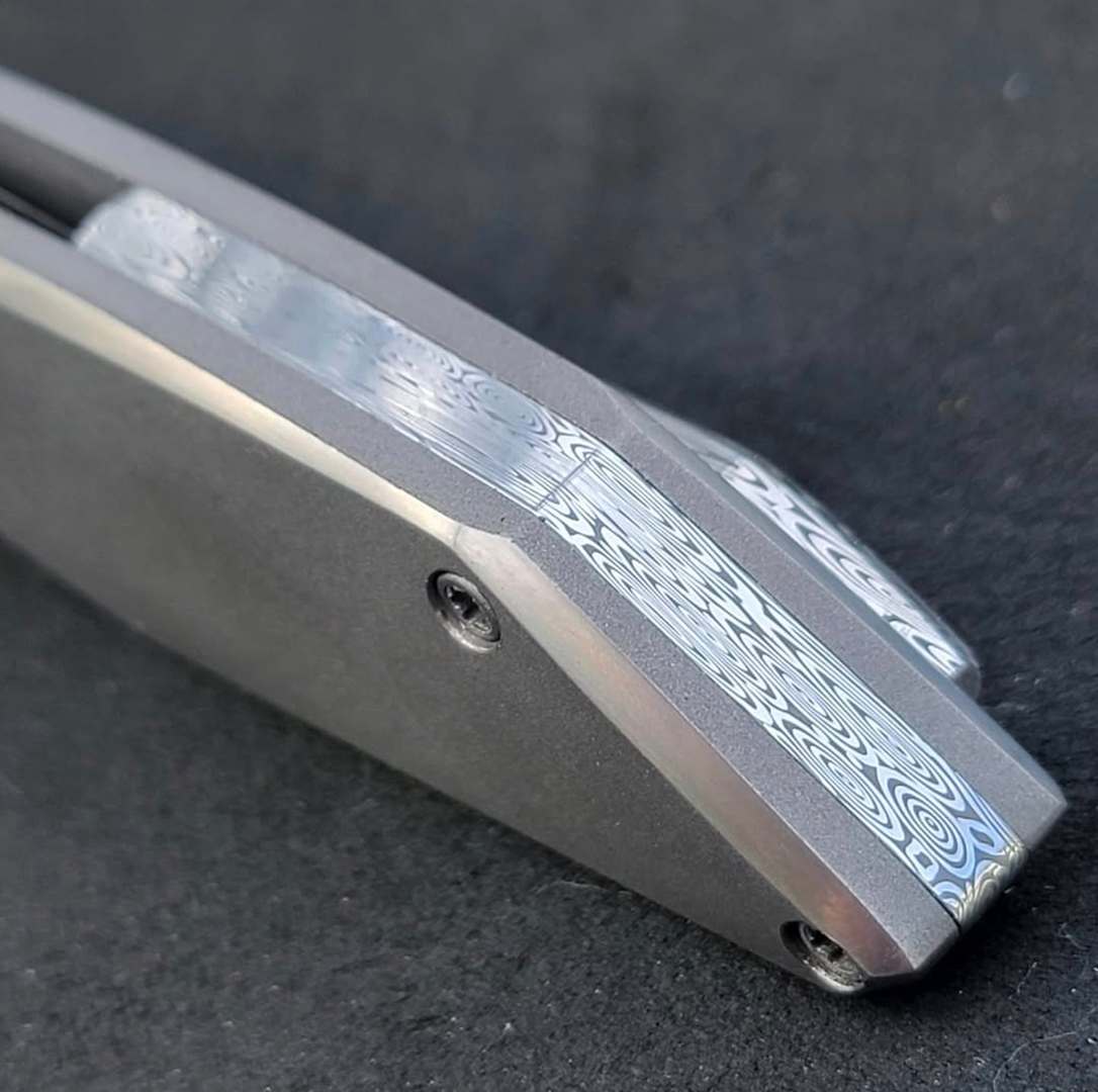 Gryphon - Compact Frostedge