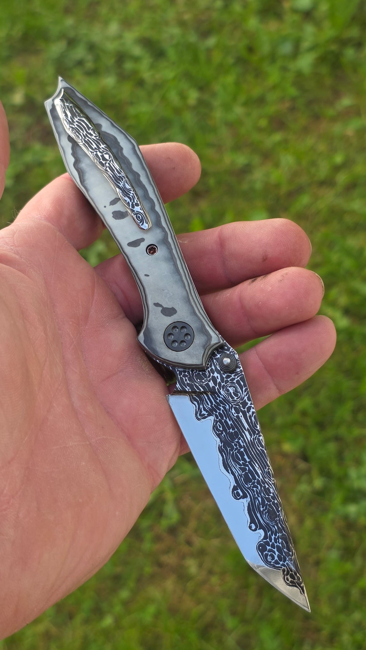 Larevo Customs Arris No. 2 custom folder, lock side view