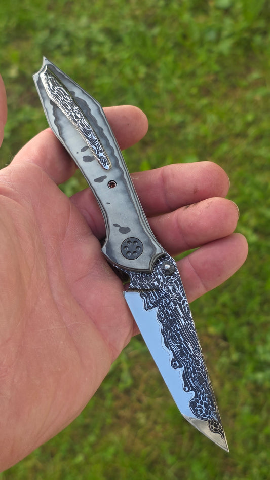 Larevo Customs Arris No. 2 custom folder, lock side view